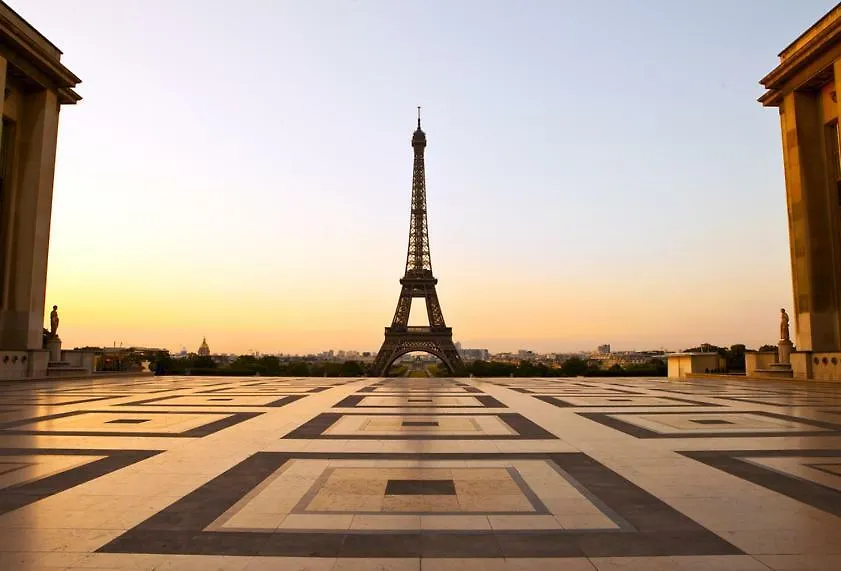The Charming Trocadero Eiffel Tower-1